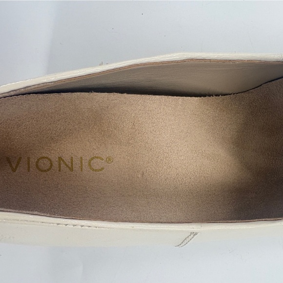 Vionic Women's Elegant Cream Flats - Picture 6 of 7